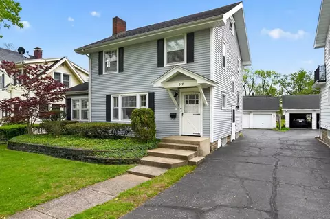 Exterior - 747 Crescent, Jackson, MI 49203 photo 4 of 12