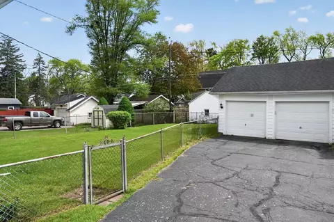 Exterior - 747 Crescent, Jackson, MI 49203 photo 7 of 12