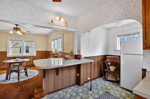 Kitchen - 747 Crescent, Jackson, MI 49203 photo 6 of 7