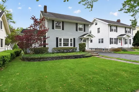 Exterior - 747 Crescent, Jackson, MI 49203 photo 2 of 12