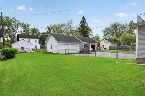 Exterior - 747 Crescent, Jackson, MI 49203 photo 8 of 12