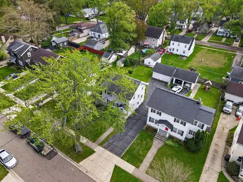 View/Area - 747 Crescent, Jackson, MI 49203 photo 1 of 13