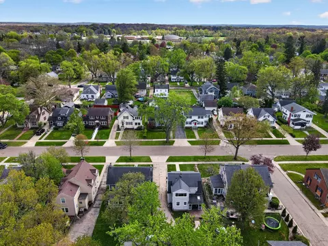 View/Area - 747 Crescent, Jackson, MI 49203 photo 4 of 13