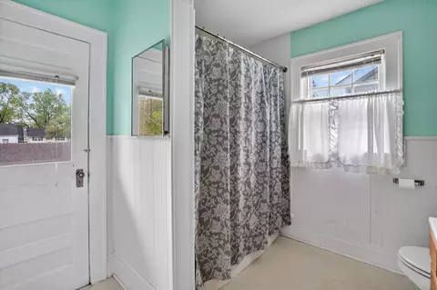 Bath - 747 Crescent, Jackson, MI 49203 photo 1 of 3