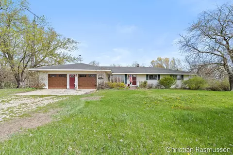 7208 W Dickerson Lk, Greenville, MI 48838