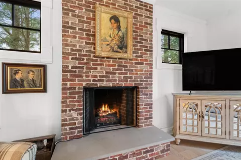 Living - 156 S S Un, Douglas, MI 49406 photo 2 of 7