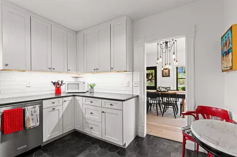 Kitchen - 156 S S Un, Douglas, MI 49406 photo 2 of 4