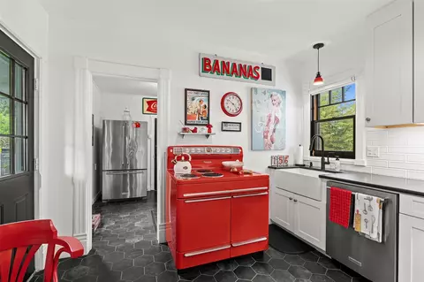 Kitchen - 156 S S Un, Douglas, MI 49406 photo 4 of 4
