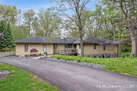 1901 Forest Shrs, Grand Rapids, MI 49546