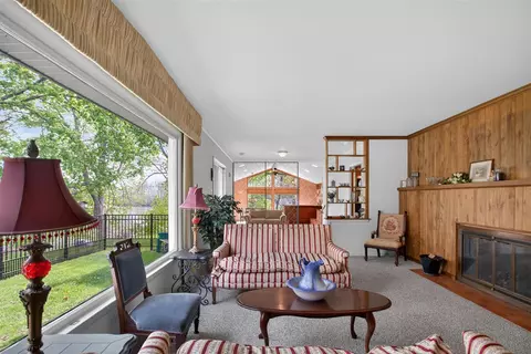 Living - 400 Outer, Tecumseh, MI 49286 photo 9 of 14