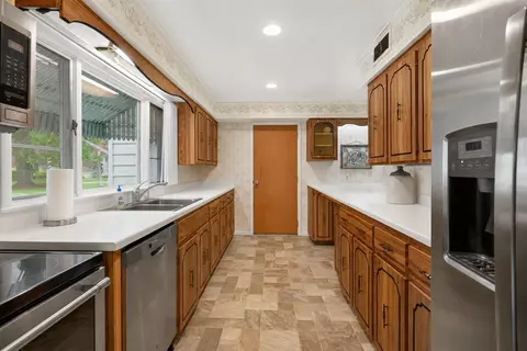 Kitchen - 400 Outer, Tecumseh, MI 49286 photo 3 of 4