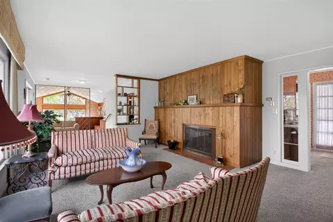 Living - 400 Outer, Tecumseh, MI 49286 photo 8 of 14