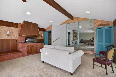 Living - 400 Outer, Tecumseh, MI 49286 photo 3 of 14