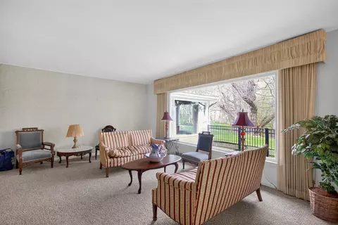 Living - 400 Outer, Tecumseh, MI 49286 photo 6 of 14
