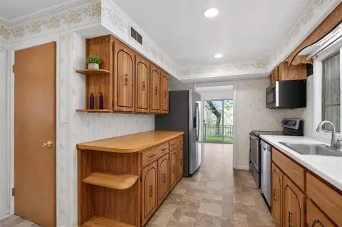 Kitchen - 400 Outer, Tecumseh, MI 49286 photo 4 of 4