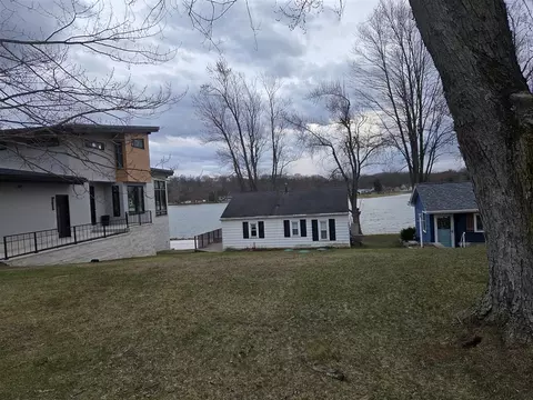 340 Dewey Lk, Brooklyn, MI 49230