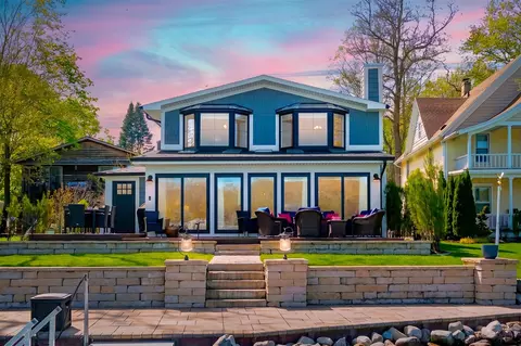 279 S Gull Lk, Richland, MI 49083