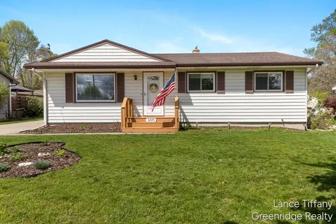 3225 Abington, Grand Rapids, MI 49544