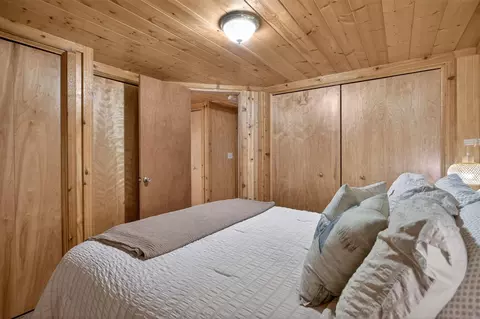 Bedroom - 246 Ackerson Lk, Jackson, MI 49201 photo 3 of 5