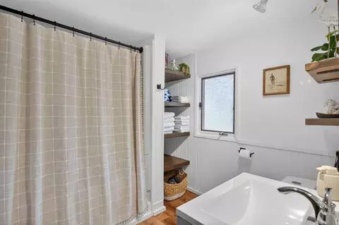 Bath - 246 Ackerson Lk, Jackson, MI 49201 photo 2 of 3