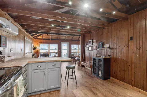 Kitchen - 246 Ackerson Lk, Jackson, MI 49201 photo 2 of 6