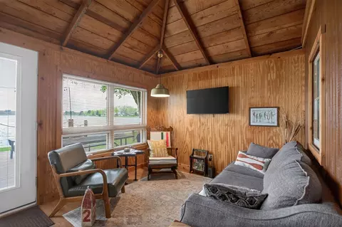 Living - 246 Ackerson Lk, Jackson, MI 49201 photo 2 of 3