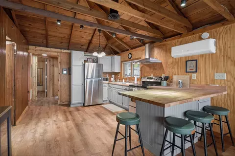 Kitchen - 246 Ackerson Lk, Jackson, MI 49201 photo 6 of 6