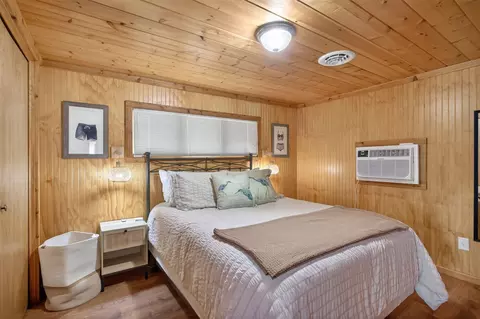 Bedroom - 246 Ackerson Lk, Jackson, MI 49201 photo 2 of 5