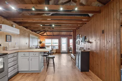 Entry Way - 246 Ackerson Lk, Jackson, MI 49201 photo 1 of 3