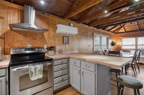 Kitchen - 246 Ackerson Lk, Jackson, MI 49201 photo 3 of 6