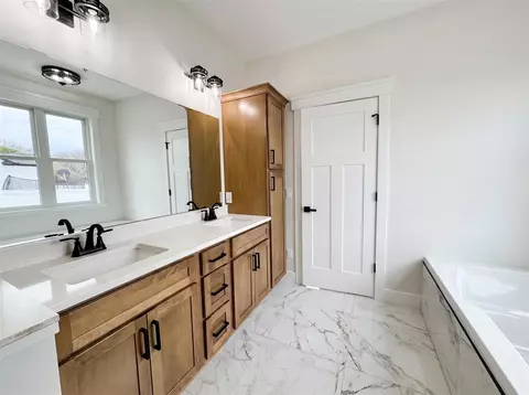 Bath - 2139 Smith, Temperance, MI 48182 photo 1 of 5