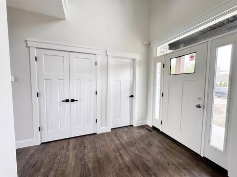 Entry Way - 2139 Smith, Temperance, MI 48182 photo 1 of 6