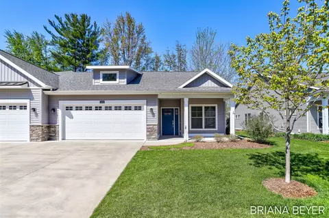 1012 Maplewood, Holland, MI 49423