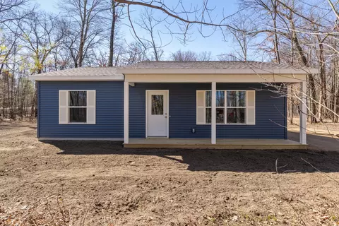 8992 Mackinaw Trl, Howard City, MI 49329