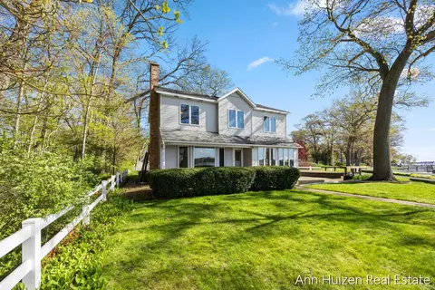786 N N Shr, Holland, MI 49424