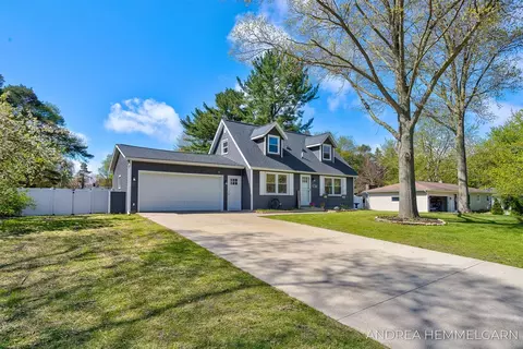 1738 Columbus, Holland, MI 49424