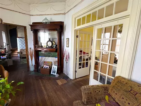Entry Way - 211 Maple, Manistee, MI 49660 photo 3 of 7