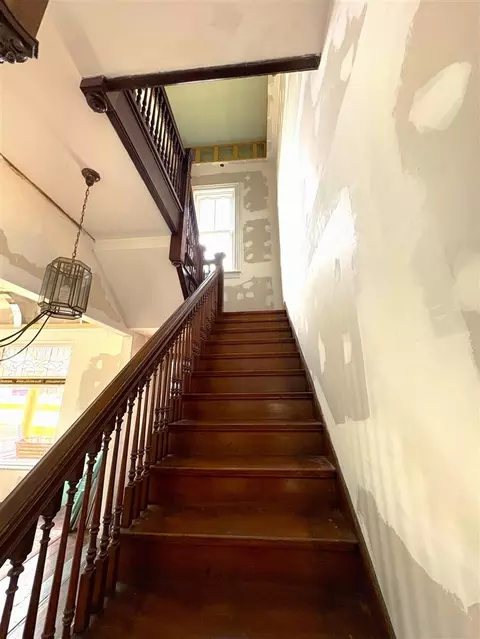 Entry Way - 211 Maple, Manistee, MI 49660 photo 6 of 7
