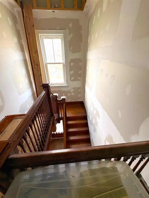 Entry Way - 211 Maple, Manistee, MI 49660 photo 5 of 7
