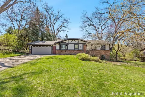 2160 Fox Rdg, Grand Rapids, MI 49505