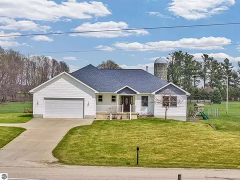 8965 S 35, Cadillac, MI 49601
