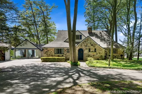 1418 Waukazoo, Holland, MI 49424