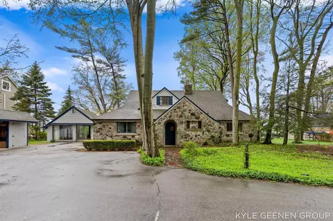1418 Waukazoo, Holland, MI 49424