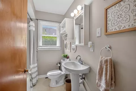 Bath - 1249 Levant, Jackson, MI 49203 photo 1 of 2