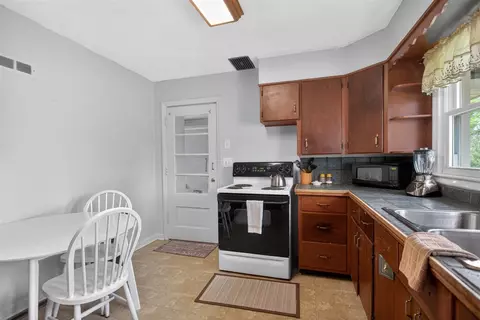 Kitchen - 1249 Levant, Jackson, MI 49203 photo 2 of 5