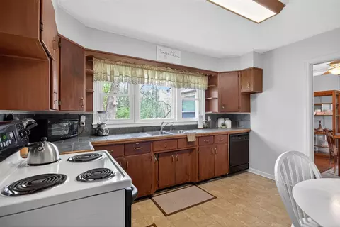 Kitchen - 1249 Levant, Jackson, MI 49203 photo 3 of 5