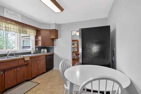 Kitchen - 1249 Levant, Jackson, MI 49203 photo 4 of 5