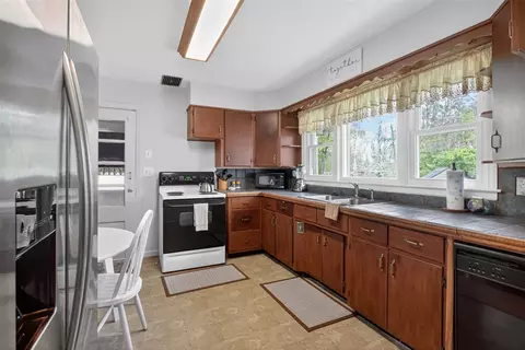 Kitchen - 1249 Levant, Jackson, MI 49203 photo 1 of 5