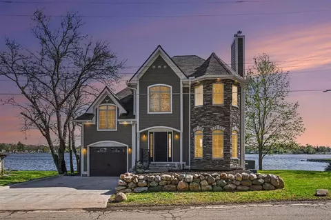 2382 Jackson, Highland, MI 48356