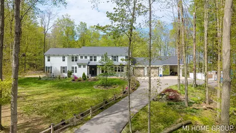 6467 118th, Fennville, MI 49408